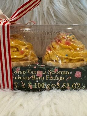 Frosted Vanilla Scented Cupcakes Bath Fizzers Gift Set